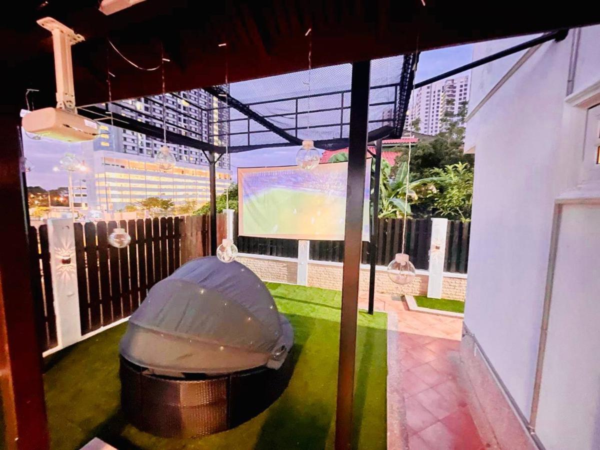 Trendy Family Getaway By Stayco - Mini-Pool, Outdoor Cinema, Air Loft, Ps4, Ktv - Just 2 Mins To Beach! Batu Feringgi Dış mekan fotoğraf